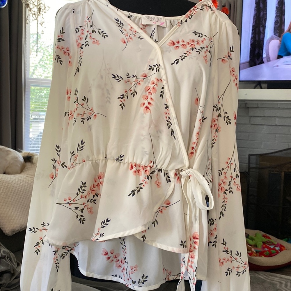 Sienna sky extra small with tie in front taken care of well